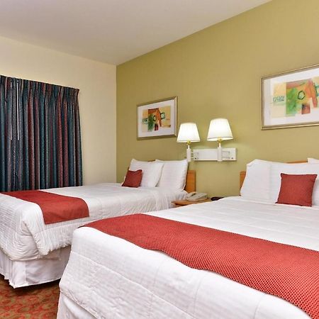 Americas Best Value Inn & Suites-Winnie Luaran gambar