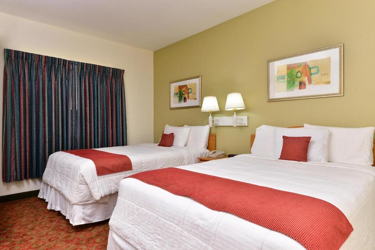 Americas Best Value Inn & Suites-Winnie Luaran gambar