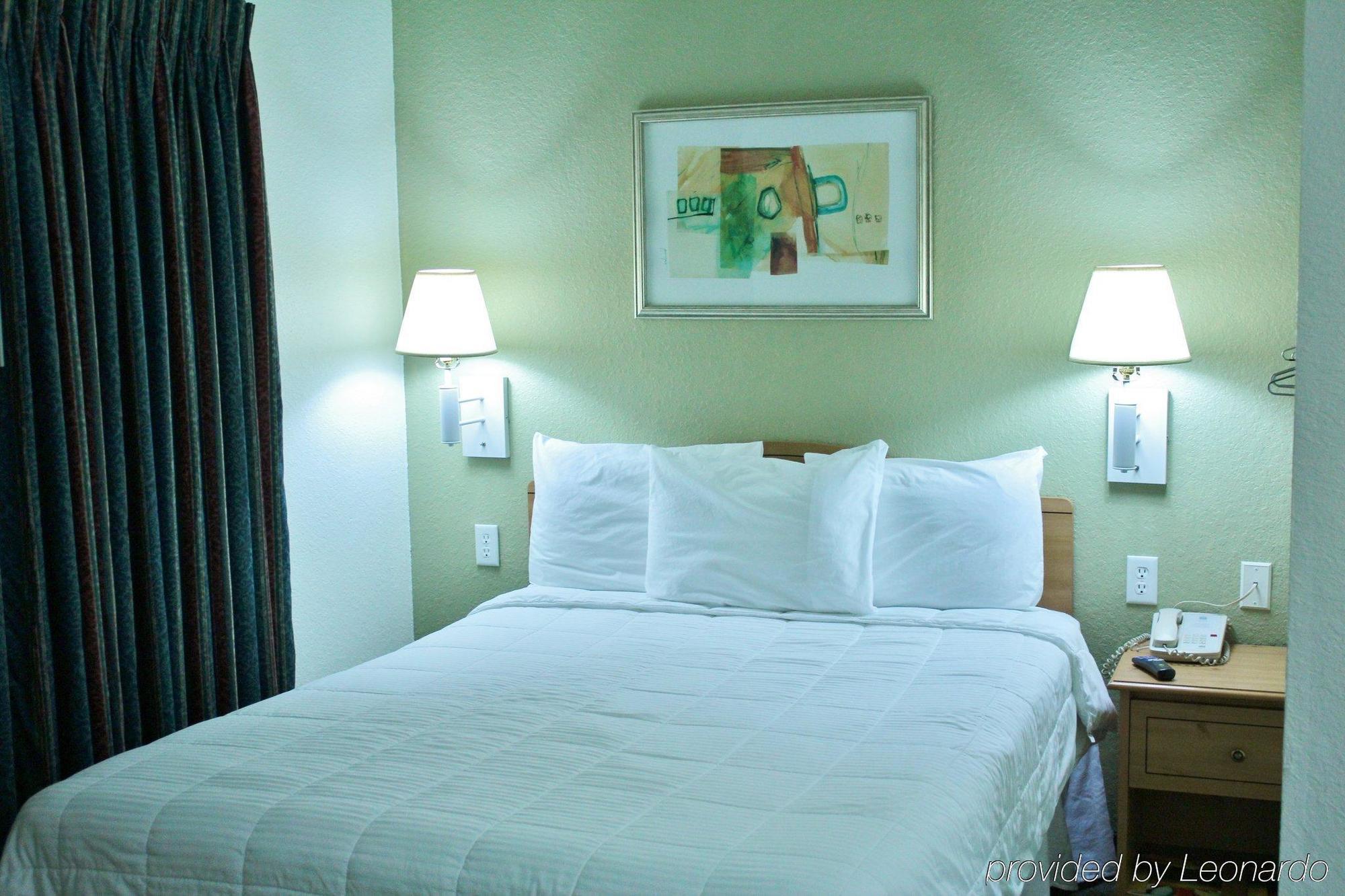 Americas Best Value Inn & Suites-Winnie Luaran gambar