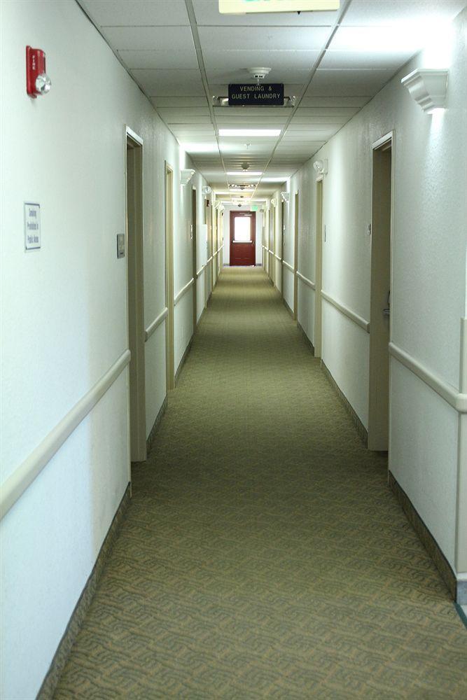 Americas Best Value Inn & Suites-Winnie Luaran gambar