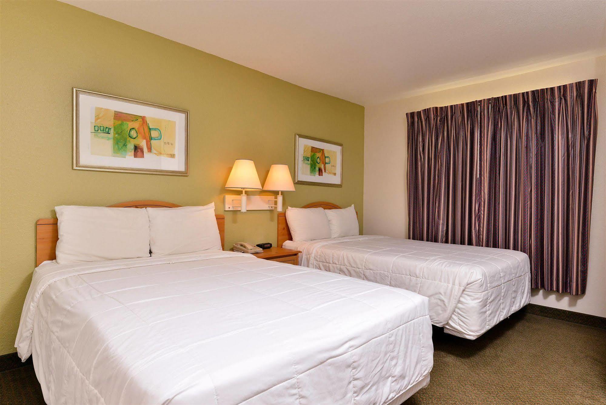 Americas Best Value Inn & Suites-Winnie Luaran gambar