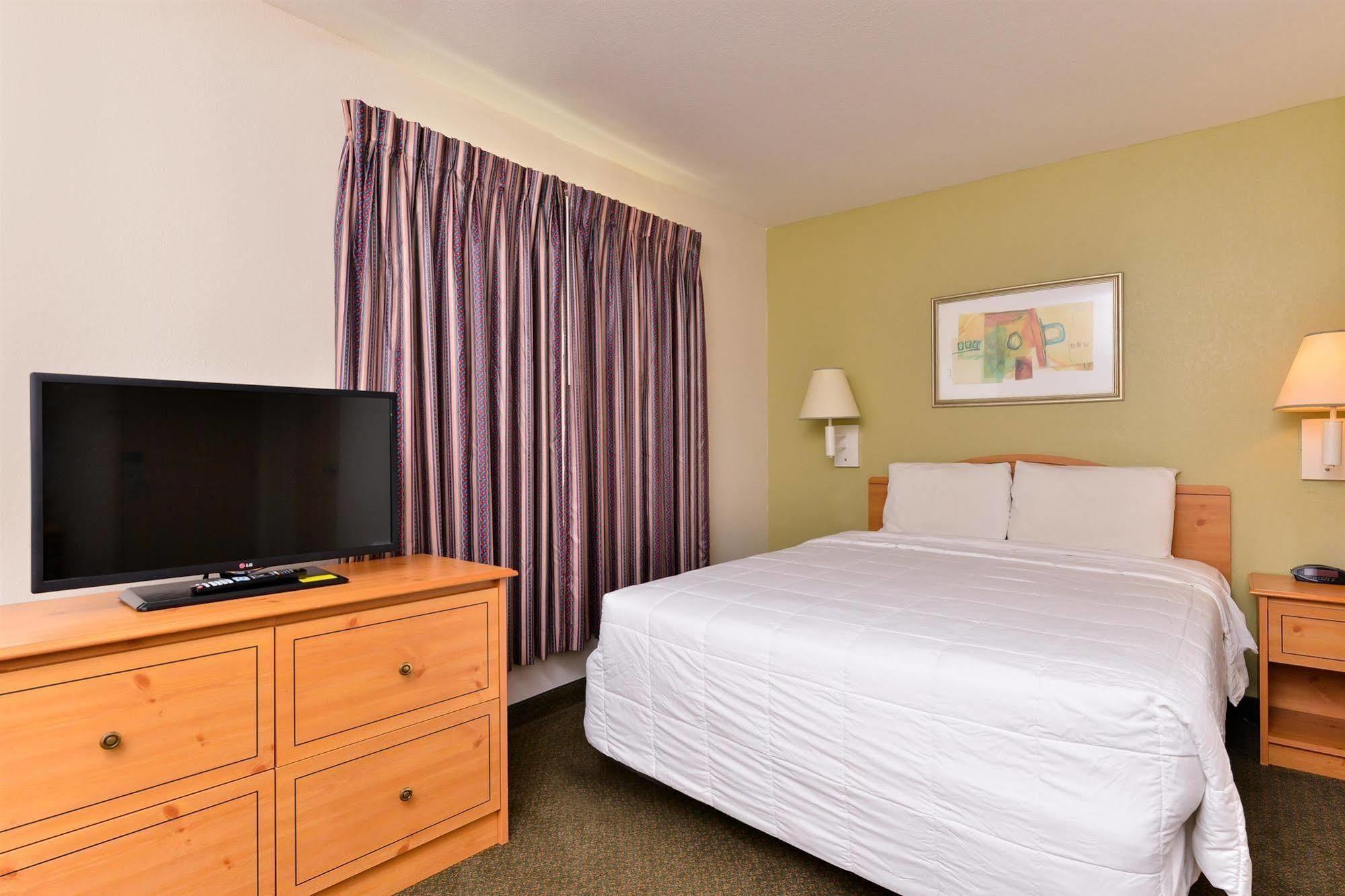 Americas Best Value Inn & Suites-Winnie Luaran gambar